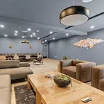 Luxury In The Gulch With Patio Pool Walk To Broadway Apartment