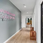 Luxury In The Gulch With Patio Pool Walk To Broadway Apartment