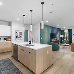 Apartment Luxury In The Gulch With Patio Pool Walk To Broadway Nashville