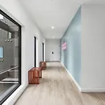 Apartment Luxury In The Gulch With Patio Pool Walk To Broadway
