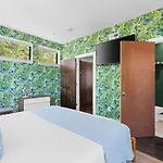Modern With Rooftop Deck Walk To Coffee Restaurants Brewery Holiday home