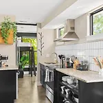Modern With Rooftop Deck Walk To Coffee Restaurants Brewery