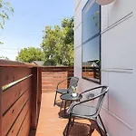Modern With Rooftop Deck Walk To Coffee Restaurants Brewery Nashville