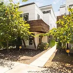 Modern With Rooftop Deck Walk To Coffee Restaurants Brewery Holiday home Nashville