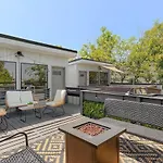 Holiday home Modern With Rooftop Deck Walk To Coffee Restaurants Brewery