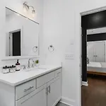 Holiday home Rooftop Deck Firepit And Garage Walk To 12 South And Restaurants