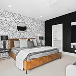 Walk To 12 South And Belmont With Garage Firepit And Patio Holiday home Nashville