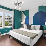 Holiday home Rooftop Deck Firepit And Garage Walk To 12 South And Restaurants Nashville