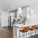 Rooftop Deck Firepit And Garage Walk To 12 South And Restaurants Holiday home *