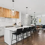 Walk To 12 South And Belmont With Garage Firepit And Patio Holiday home Nashville