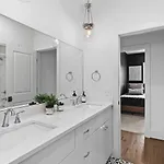 Stunning With Garage And Patio Walk To Restaurants 12 South And Belmont Holiday home Nashville