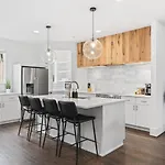 Walk To 12 South And Belmont With Garage Firepit And Patio Nashville