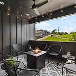 Patio Firepit Garage Walk To Coffee Restaurants 12 South And Belmont Holiday home