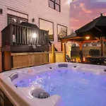 Spacious Only 2 Miles From Downtown Holiday home Nashville