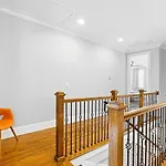 Holiday home 5 Mins To Downtown - Big Luxury House - 7 Beds *