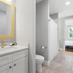 5 Mins To Downtown - Big Luxury House - 7 Beds