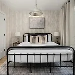 The Americana Abode Rooftop Hot Tub Game Holiday home *
