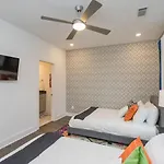 New East Retreat 12 Mins To Broadway Holiday home