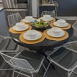 New East Retreat 12 Mins To Broadway Holiday home