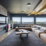 Epic Luxury Mansion W Skyline Views Holiday home