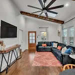 Fully Furnished Bungalow With Deck Near City Center