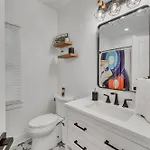Fully Furnished With Deck Near Center Holiday home *