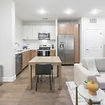 Landing Modern With Amazing Amenities Apartment Nashville
