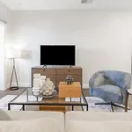 Apartment Landing Modern With Amazing Amenities