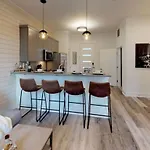 Great Location 1 Bedroom Sleeps 4 Holiday home Nashville