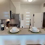 Great Location 1 Bedroom Sleeps 4 *