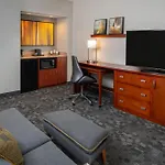 Courtyard By Marriott Nashville Airport