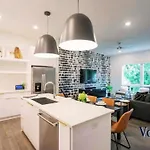 Vogue Life Trendy 4br House Ensuites Apartment Nashville
