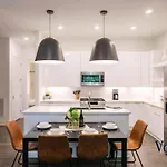 Apartment Vogue Life Trendy 4br House Ensuites