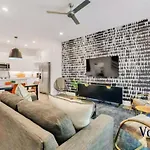 Vogue Life Trendy 4br House Ensuites