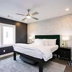 Vogue Life Trendy 4br House Ensuites *