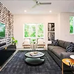 Vogue Life Trendy 4br House Ensuites *