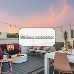 Bourbon & Bubbles - Rooftop Hot Tub & Speakeasy *