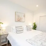 Spacious W Rooftop Deck And Mural! 10 Min 2 Dt Holiday home *