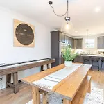 Spacious W Rooftop Deck And Mural! 10 Min 2 Dt Holiday home Nashville