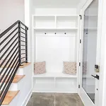 New! Beautiful Murals, Rooftop Deck & Karaoke! Holiday home *