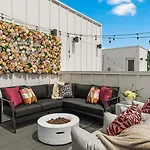 Bourbon & Bubbles - Rooftop Hot Tub & Speakeasy *