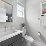 Holiday home Bourbon & Bubbles - Rooftop Hot Tub & Speakeasy *