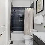 Bourbon & Bubbles - Rooftop Hot Tub & Speakeasy Holiday home Nashville