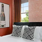 Holiday home Bourbon & Bubbles - Rooftop Hot Tub & Speakeasy Nashville