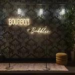 Bourbon & Bubbles - Rooftop Hot Tub & Speakeasy Holiday home *