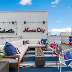 Holiday home The Bluebell - Rooftop Lounge With Hot Tub Nashville