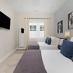 Holiday home The Bluebell - Rooftop Lounge With Hot Tub