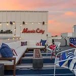 Holiday home The Bluebell - Rooftop Lounge With Hot Tub