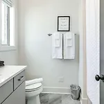 Holiday home 11 Beds 6 Full Baths 5 Minutes To Downtown
