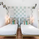 11 Beds 6 Full Baths With Rooftop Deck *
